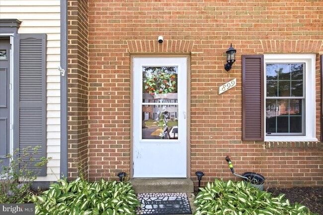 Photo - 899 Holborn Ct
