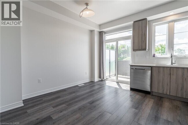Photo - 120 Court Dr