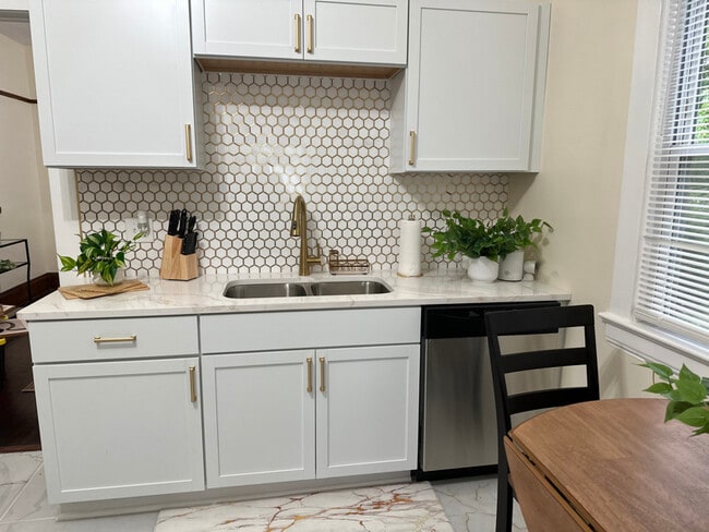 Photo - 2884 Noble Rd