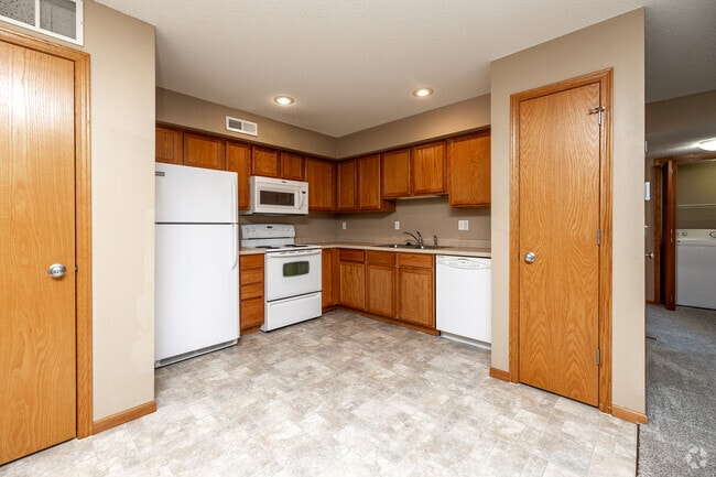 2BR, 2BA - 1,029 SF - Kitchen - Heartland Commons