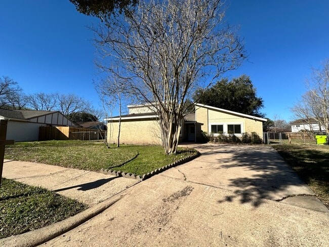 Building Photo - 1606 Stone Lake Dr Rental