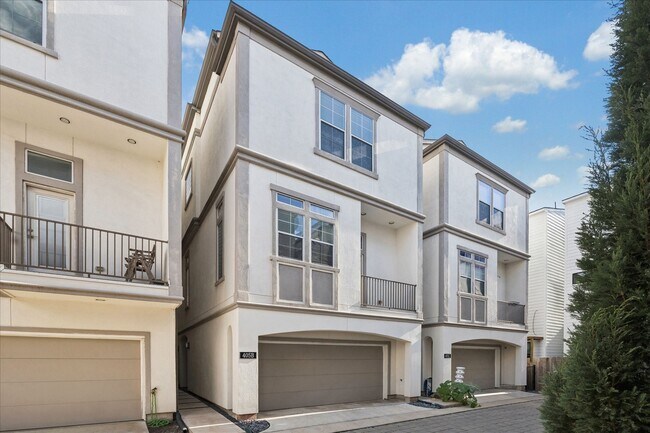 Building Photo - 405 N Nagle St