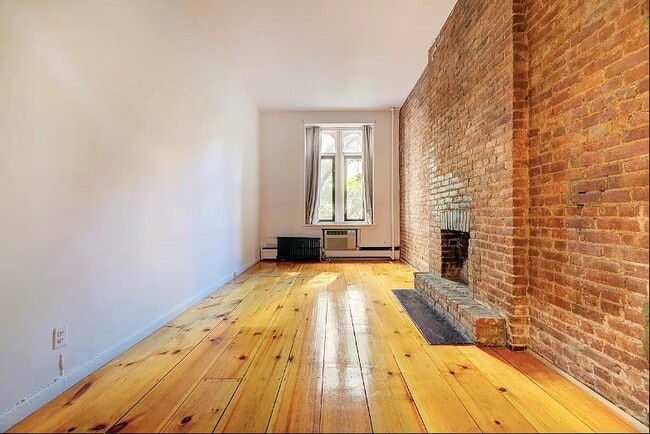 Photo - 106 E 30th St Unidad 2F