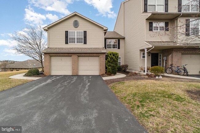 Photo - 117 Hawk Ct Townhome