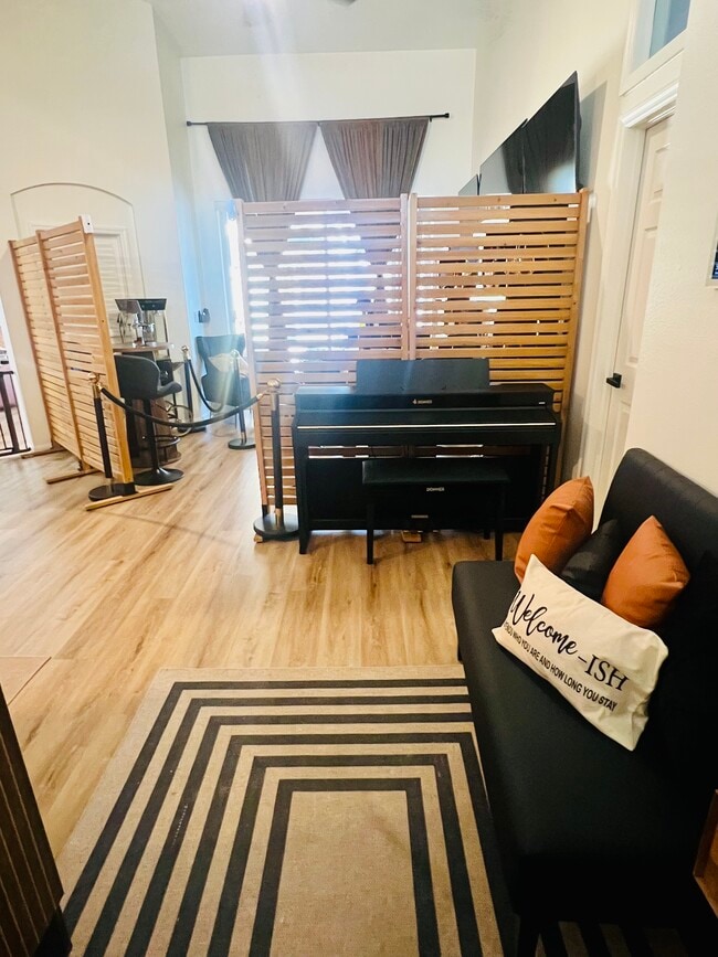 Photo - 1405 W River Ct