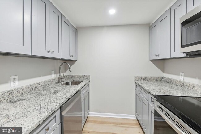 Photo - 327 8th St NE Unit 3