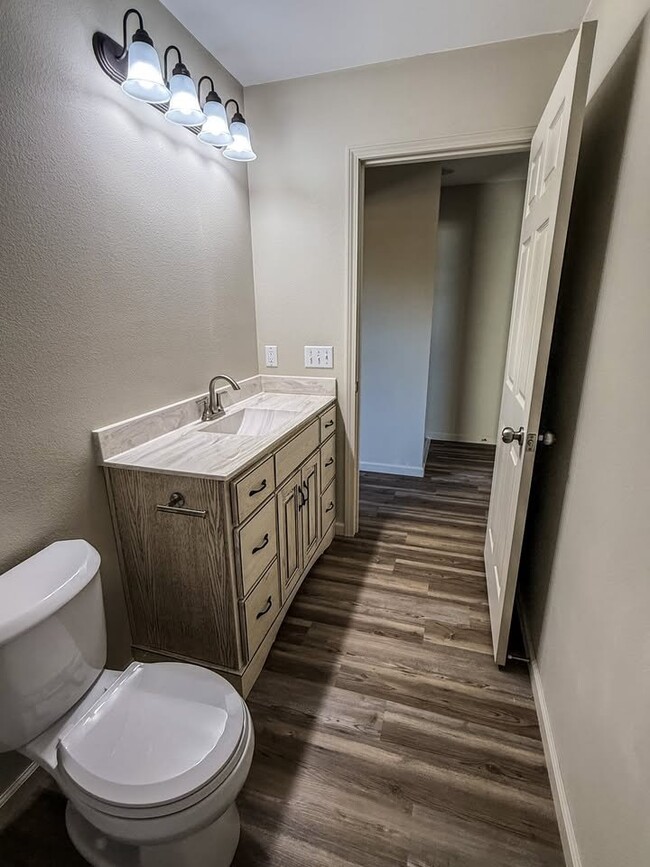 Photo - 256 E Outer Rd