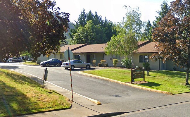 Photo - 1465 NE 10th St Unit #1465
