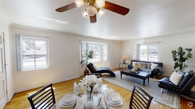 Building Photo - 5669 San Vicente Blvd Rental