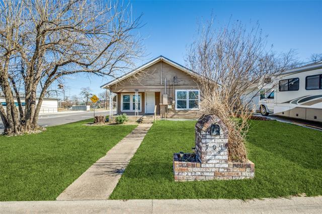 Photo - 701 Lakey St