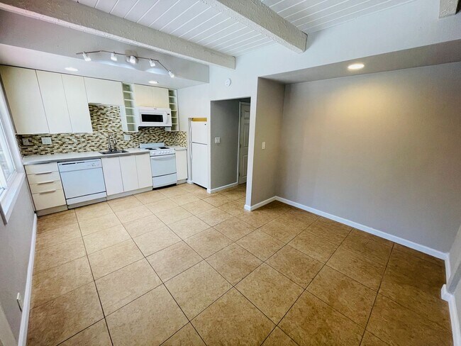 Photo - Pet friendly 1 bedroom unit with washer/dr... Unidad 1