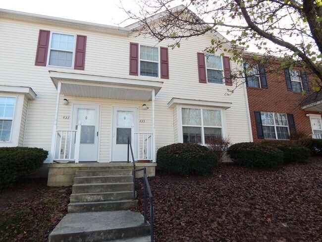 4 bed 2.5 Bath Pheasant Run Townhome | 7/1... - 4 bed 2.5 Bath Pheasant Run Townhome | 7/1...