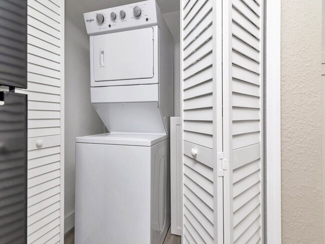 Photo - Great Location - 1 Bedroom 1 Bath Duplex w/ Backyard