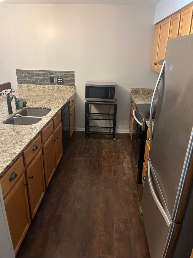 Photo - 2005 Locarno Dr