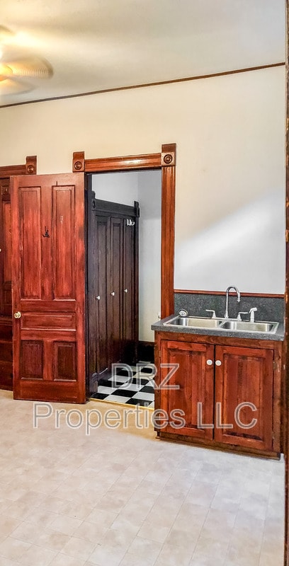 Photo - 1012 Bridge St NW