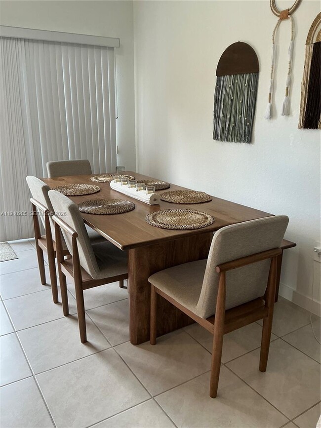 Photo - 466 NE 5th St