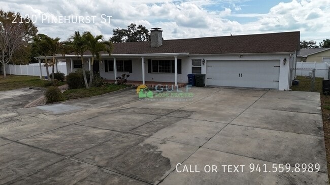 Building Photo - 2130 Pinehurst St