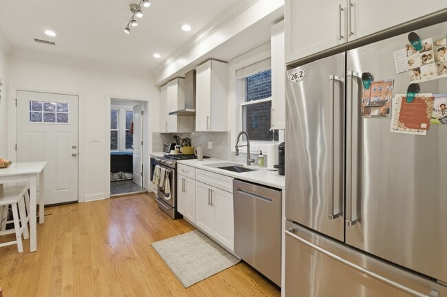 Photo - 1444 W Diversey Pky Unidad 1