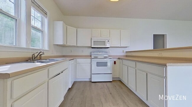 Photo - 4705 Pineview Dr
