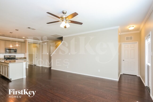 Photo - 525 Running Water Trail