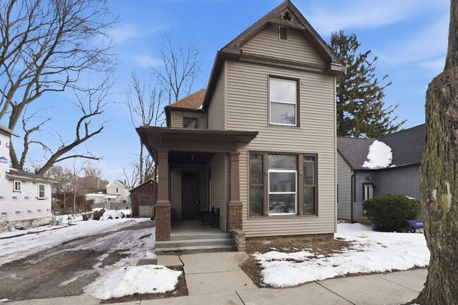 Building Photo - 2411 Fox Ave Unit 2411-A