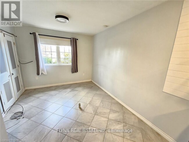 Photo - 99 Golden Blvd W