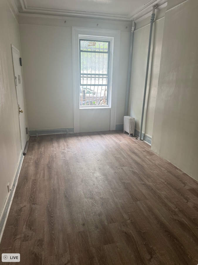 Photo - 422 E 119th St