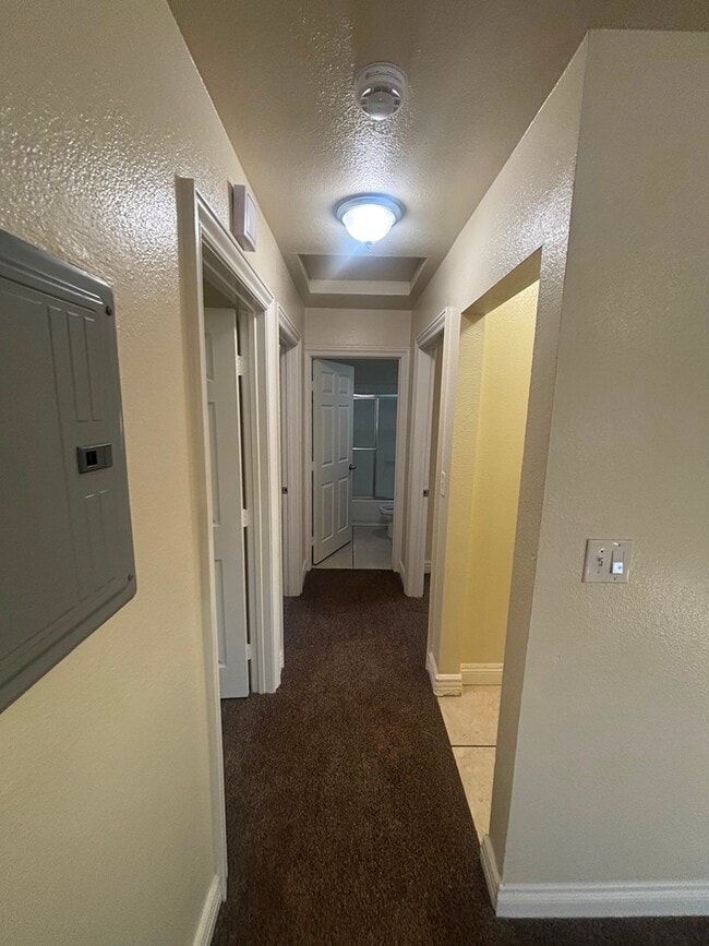 Photo - 325 E 60th St