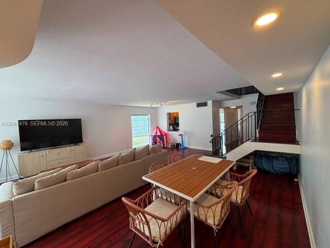 Photo - 926 NE 27th Ave