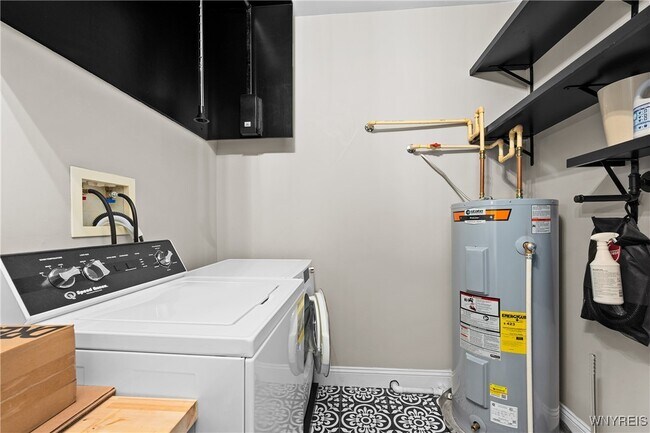 Photo - 210 Ellicott St