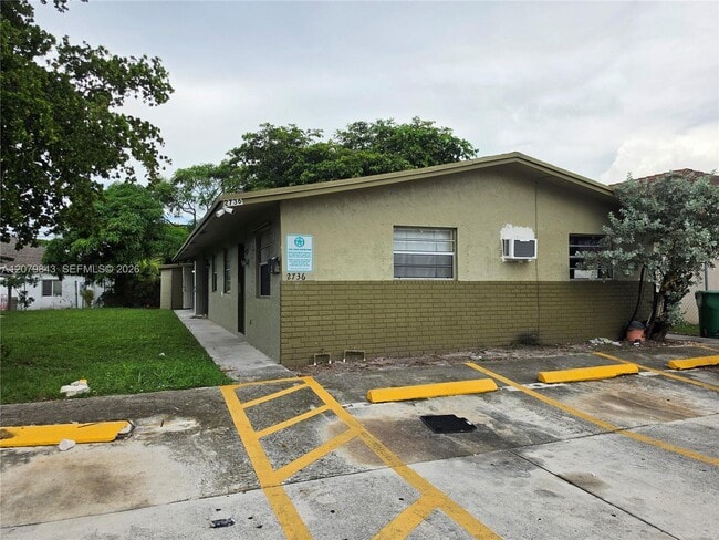 Building Photo - 2736 NW 15th Ct Unit 2
