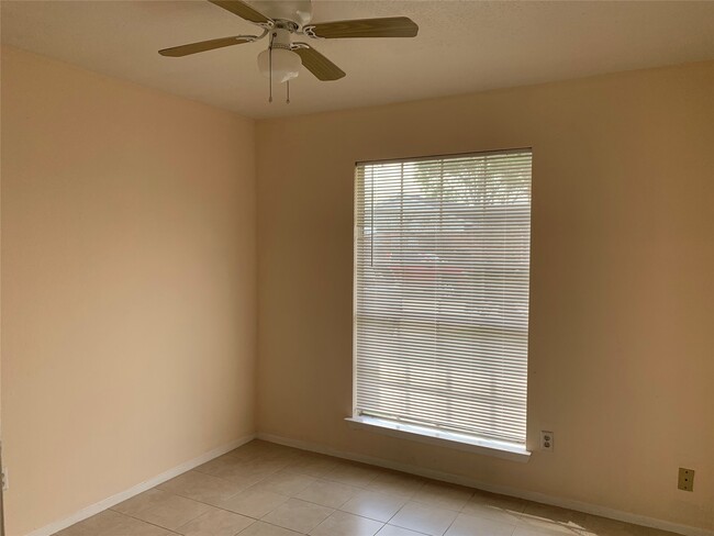 Building Photo - 7223 Sharpsburg Dr