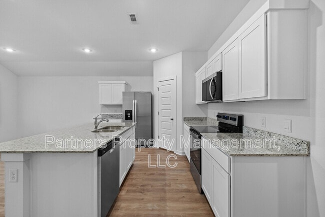 Photo - 941 Rentley St