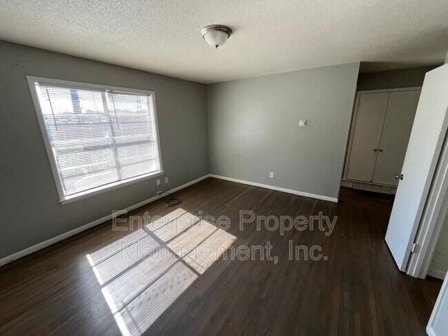 Photo - 3969 Southlawn Ave Unit 6