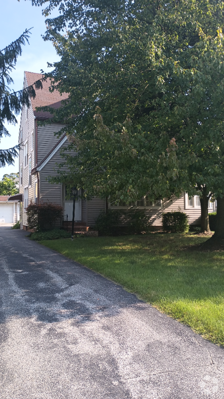 Building Photo - 18523 Chagrin Blvd Unit 18523 Chagrin blvd. Rental