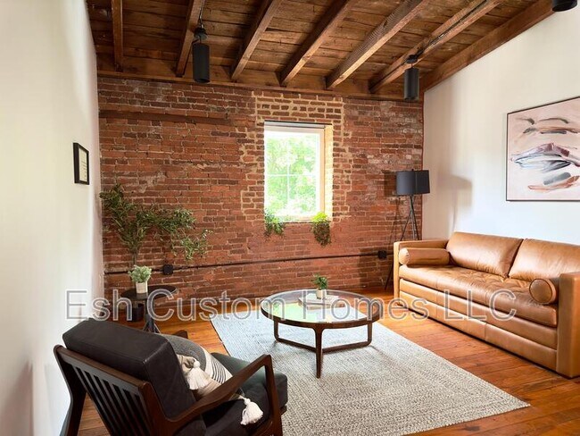 Photo - 437 W Grant St