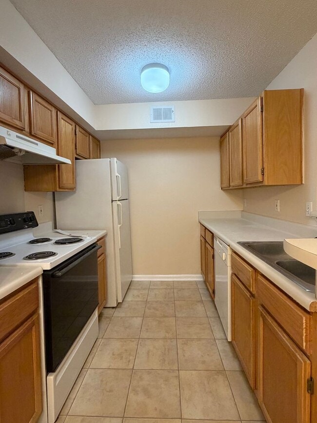 Building Photo - Cozy 2B/2B Unfurnished Condo in the Heart of Destin! Unit 254