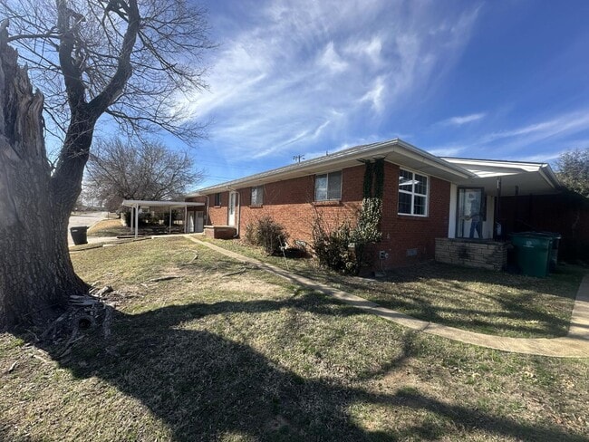 Photo - 1500 SW 68th St