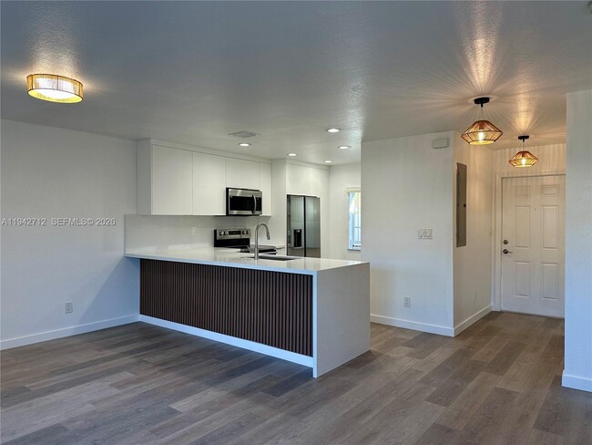 Building Photo - 322 NE 3rd St