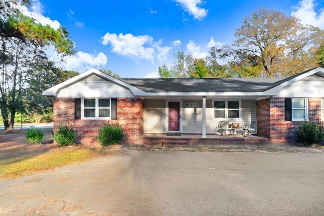Building Photo - 2 BR | 1 BA Apartment - Scott Hills Apts in Goldsboro *Trash/Water/Lawn Care Included* Unit # D-1