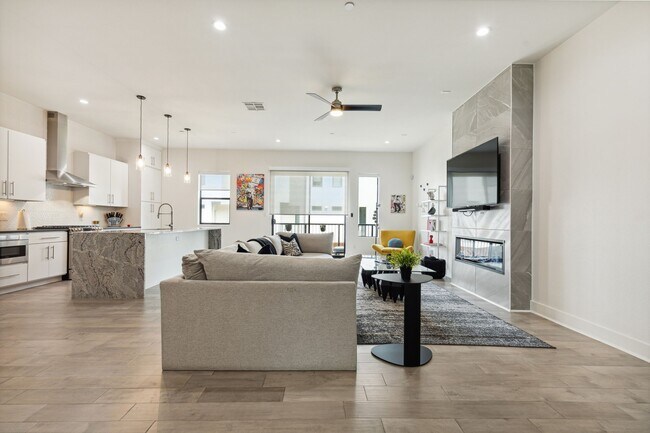 Photo - 422 W 9th St Unit 106