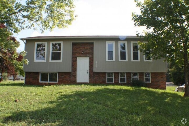 Building Photo - 3 bedroom with bonus room Rental