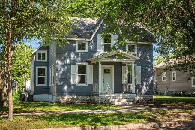 Photo - 1512 Charles St