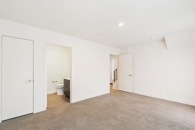 Photo - 2700 E Chaucer St Unidad 14