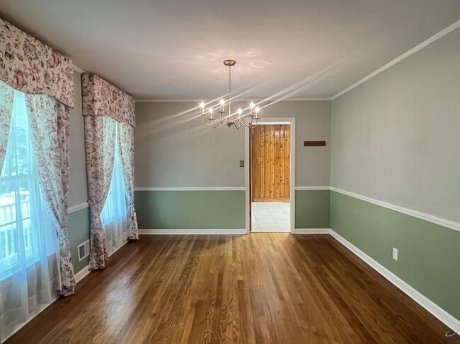 Photo - 1943 Birchwood Way