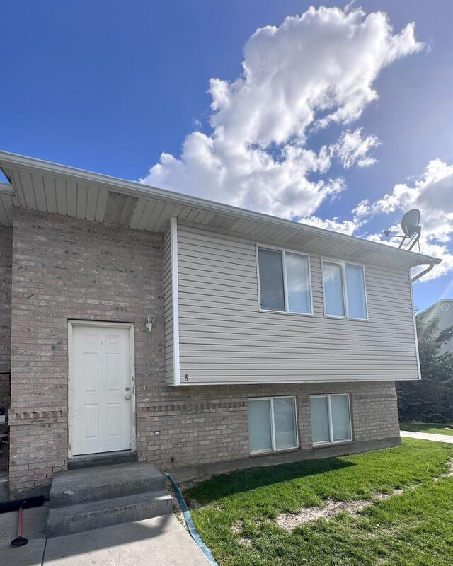 Building Photo - 1675 W 100 N