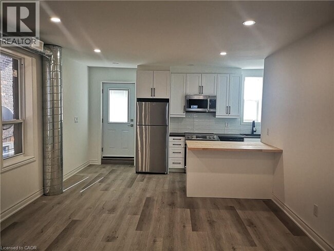 Photo - 388 Barton St E Unit 1