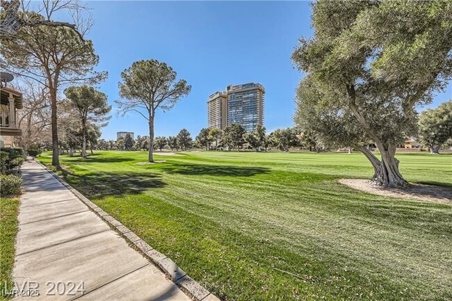 Building Photo - 3045 Pinehurst Dr Rental