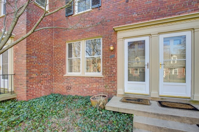Photo - 1100 S Barton St