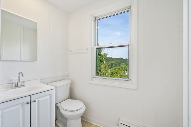 Photo - 2 bed 1 bath - newly updated, convenient location, washer/dryer/dishwasher